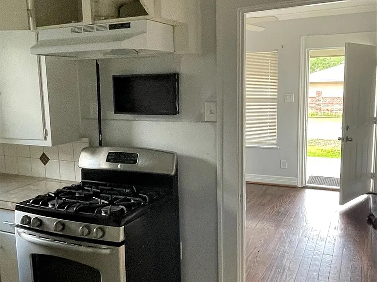 3815 Baden St — Photo 3