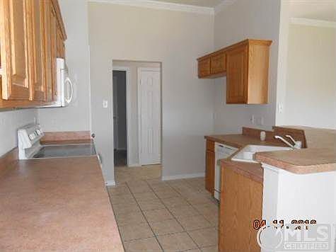4th image of 310 Willow Creek Dr