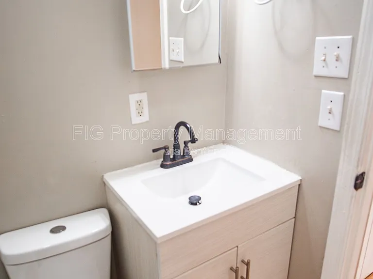 1416 Chicago Ave NE — Photo 11