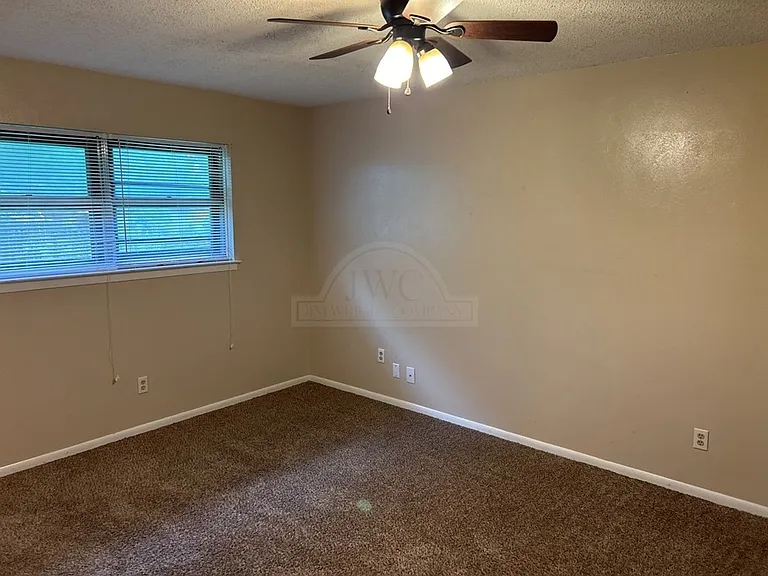 1013 Kathey Dr — Photo 17