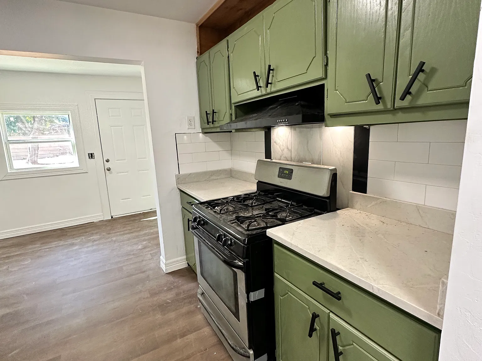 2 bed, 816 sqft, $1,300 — Photo 3