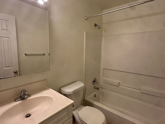 3rd image of 1227 Bainbridge St #1D