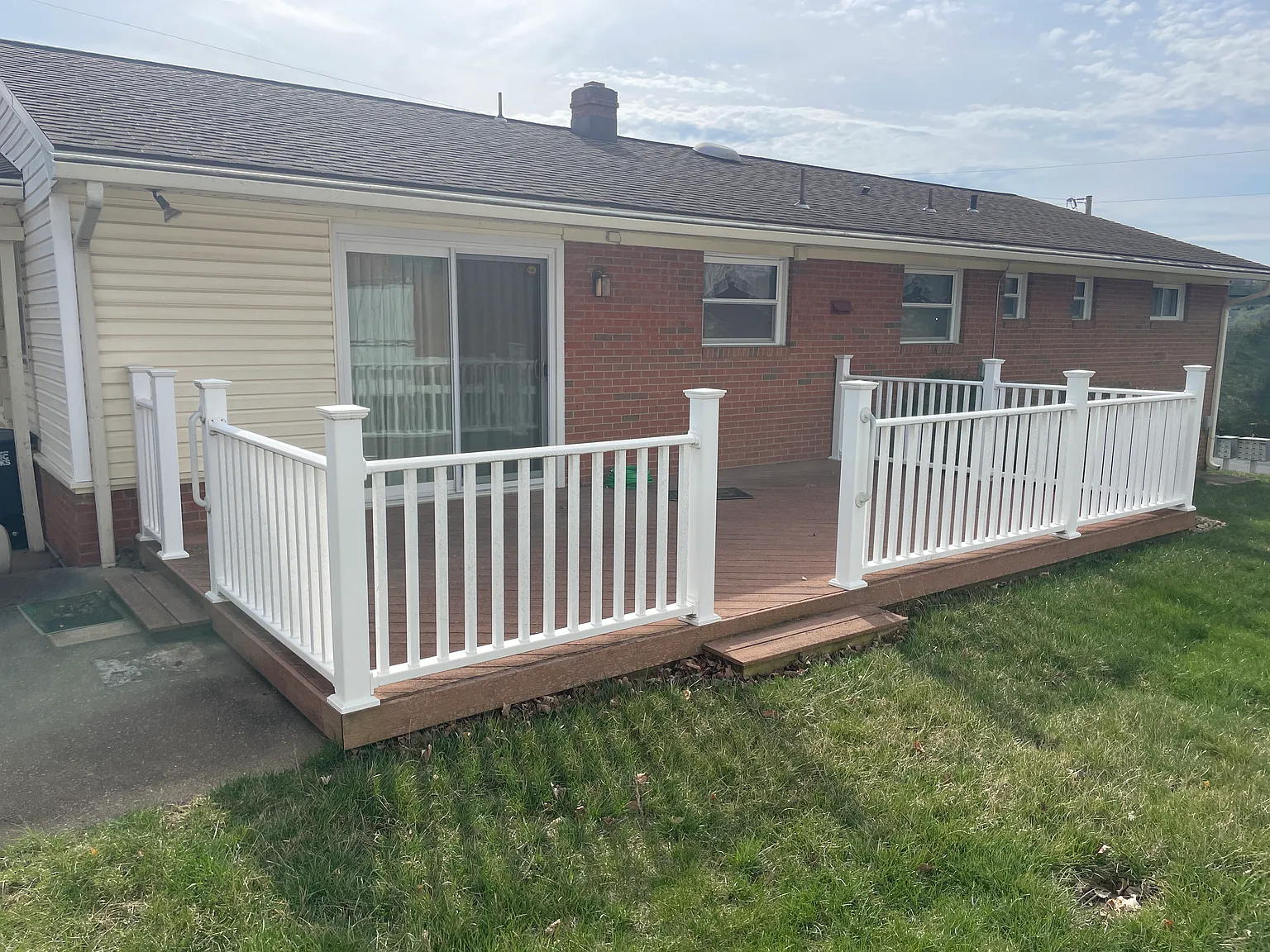 3 bed, 1.5 bath, 1404 sqft, $2,000 — Photo 2