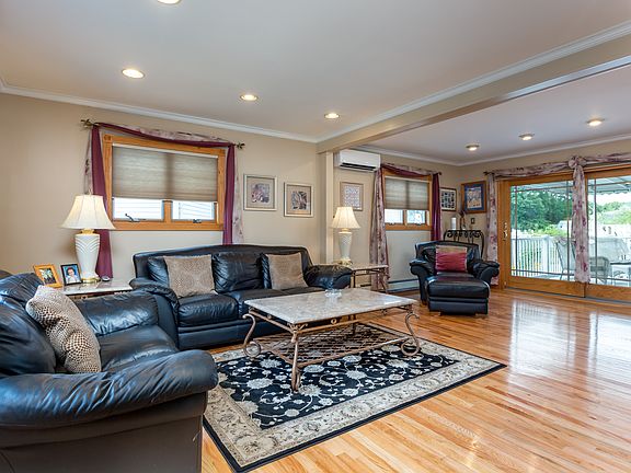 3rd image of 1 Arlyn Dr