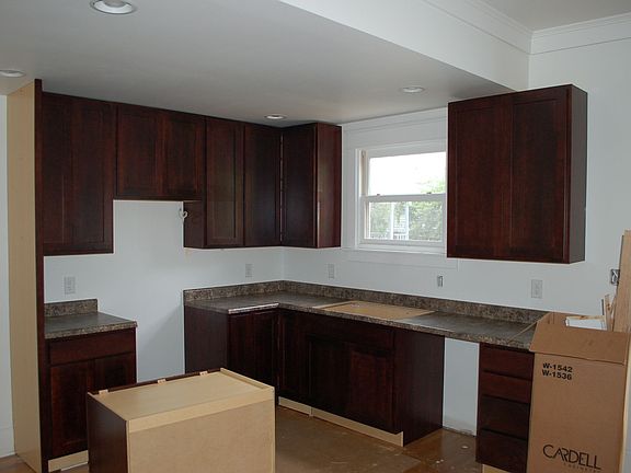 4th image of 2015 E Saint Clair St