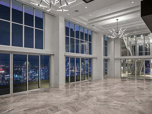 4th image of 816 S Olive St #303