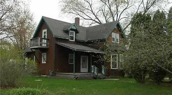 6 bed, 2.5 bath, 1816 sqft, $2,310 — Photo 2