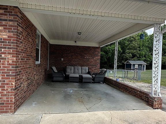5th image of 111 Helen Ave