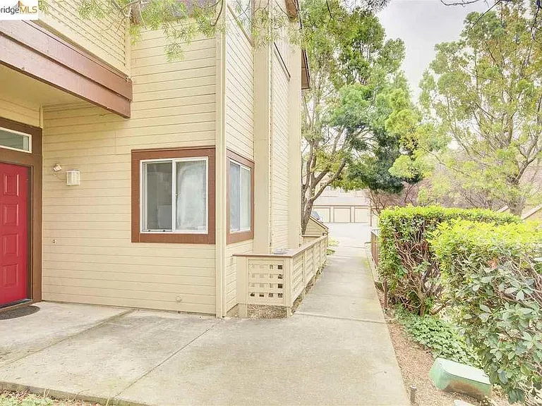 151 Tuscany Ct — Photo 4