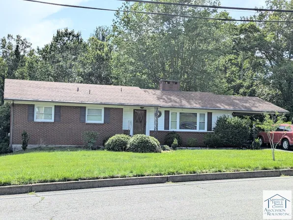 704 Corn Tassel Trl, Martinsville, VA 24112