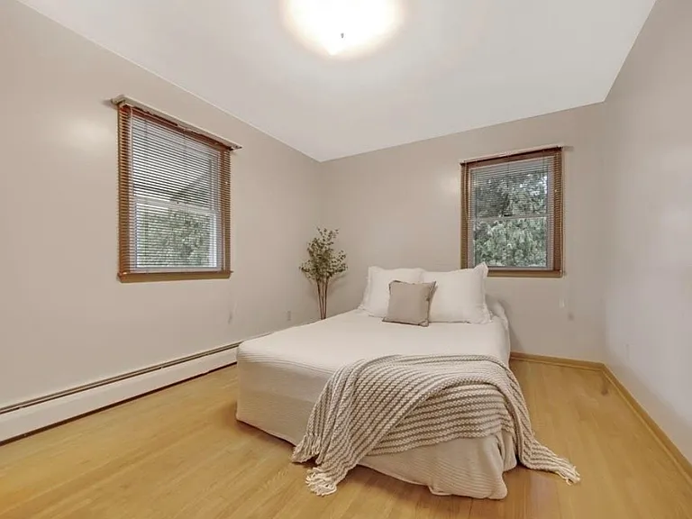 6430 Hampshire Pl N — Photo 1