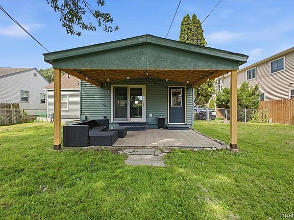 4th image of 27116 Delton St