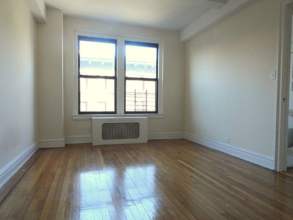 3rd image of 200 W 108th St APT 6B