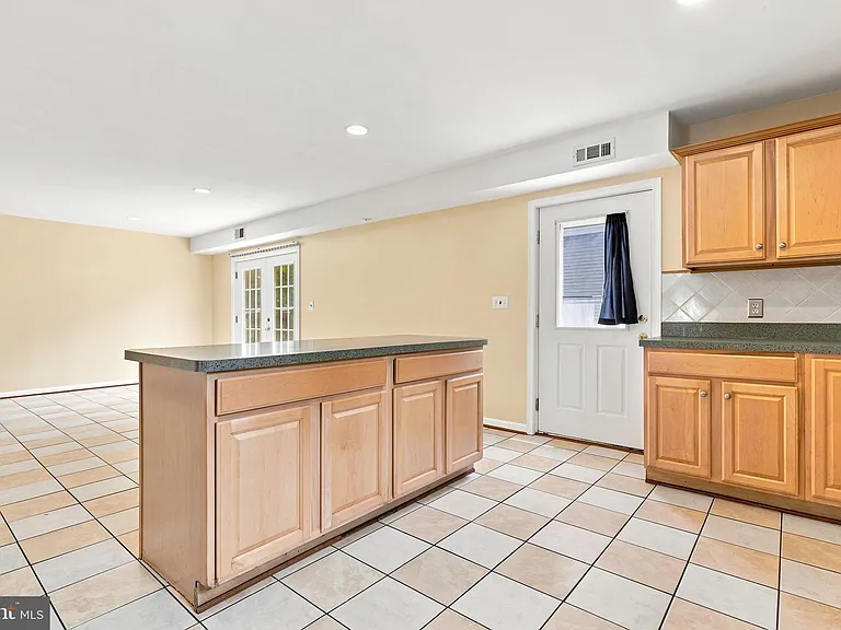 8916 Rugby Rd — Photo 20