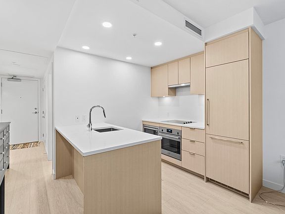 5th image of 13675 107a Ave #1203