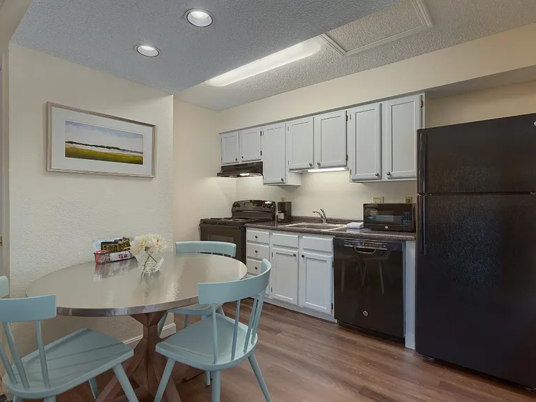 Residences at Daniel Webster — Photo 26
