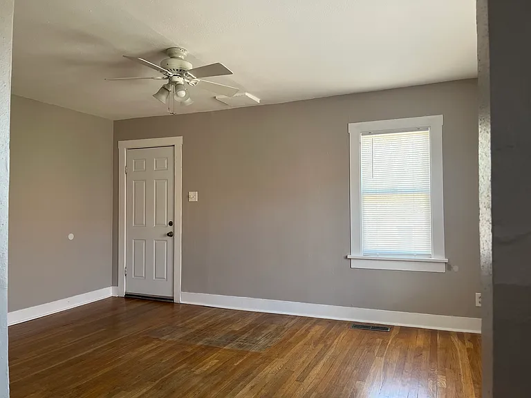 406 Princeton Dr SE — Photo 3