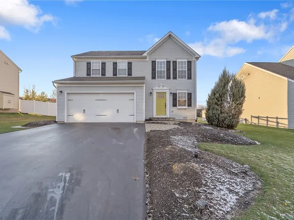 28 Cross Country Dr, Baldwinsville, NY 13027