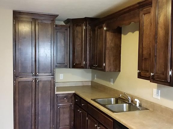 5th image of 798 Samantha Ln