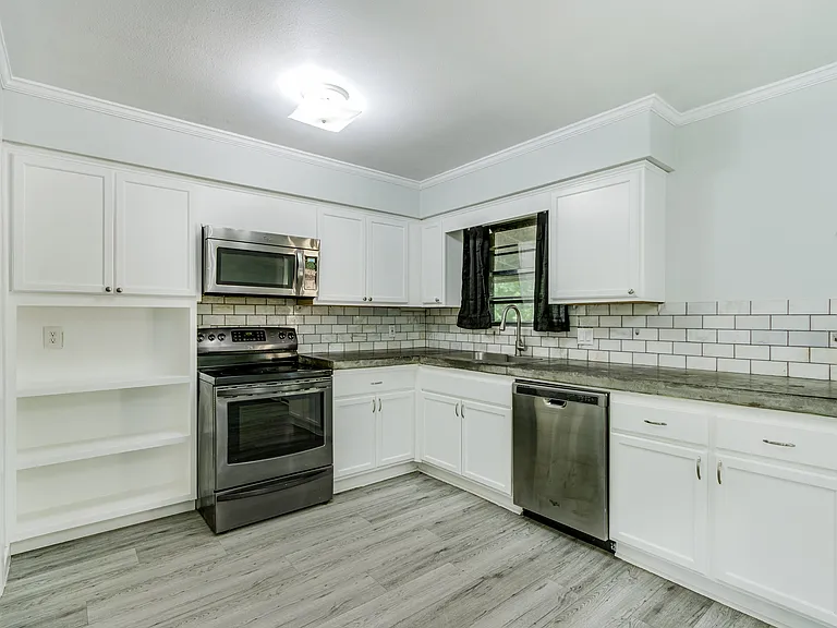 328 S 1st St — Photo 13
