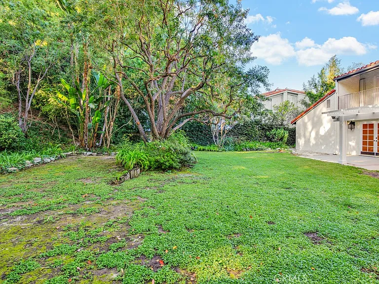23450 Park Hermosa — Photo 11