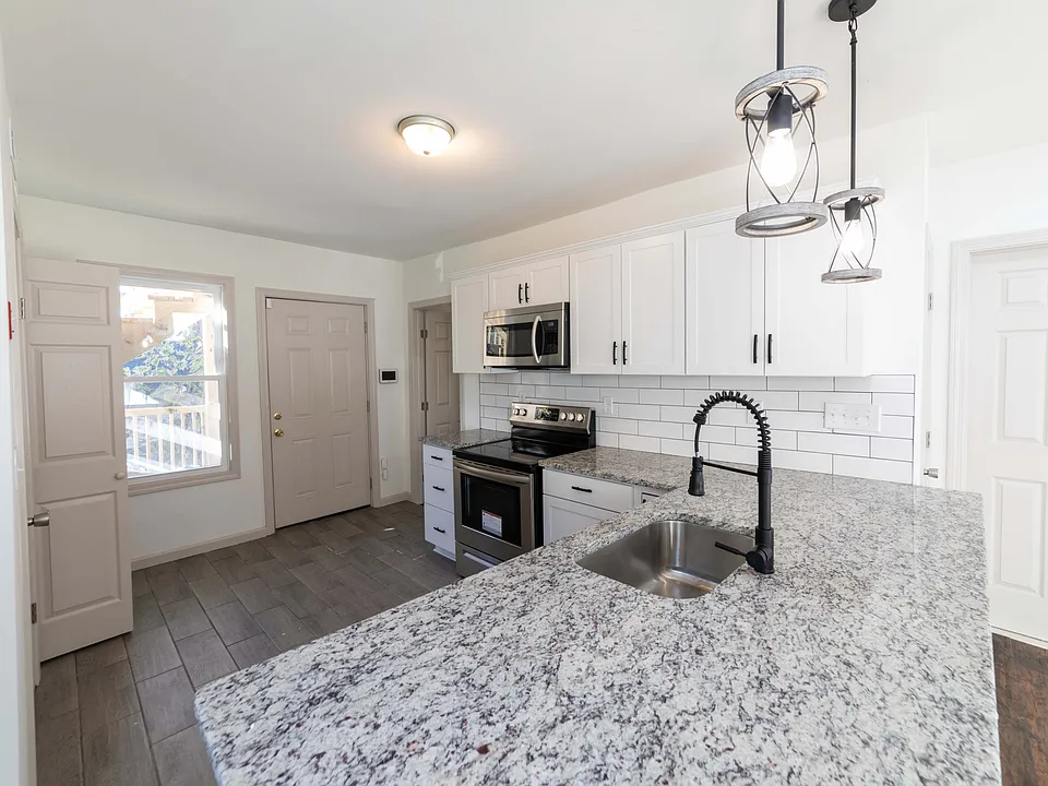 84 Sheffield Ave #2