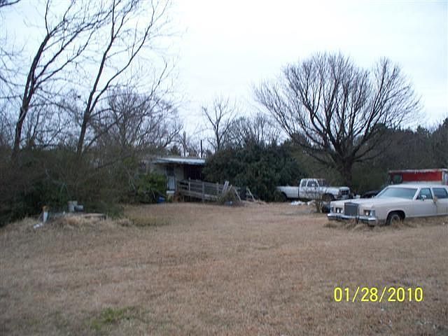 2nd image of 272 Airport Rd
