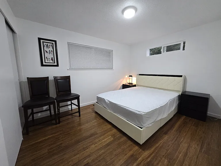 1316B Bellevue Way SE — Photo 4