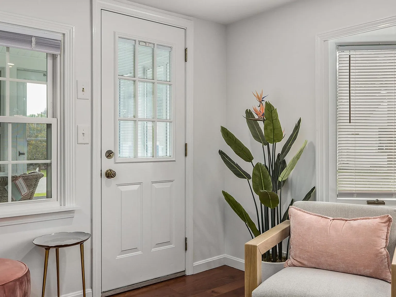2 bed, 1.0 bath, 879 sqft, $2,600 — Photo 4