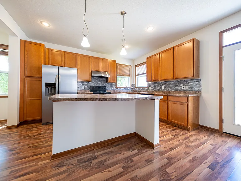 1814 Spring Creek Dr — Photo 3