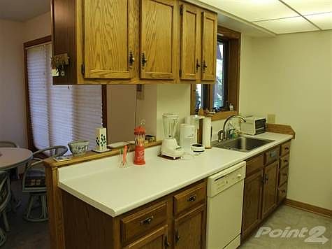 3rd image of 121 N Shore Dr W