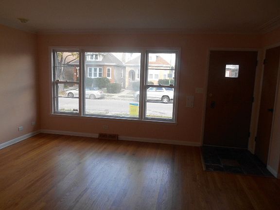 2nd image of 4839 W Ainslie St
