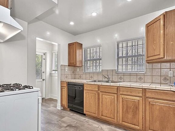 5th image of 734 S Gramercy Pl #734
