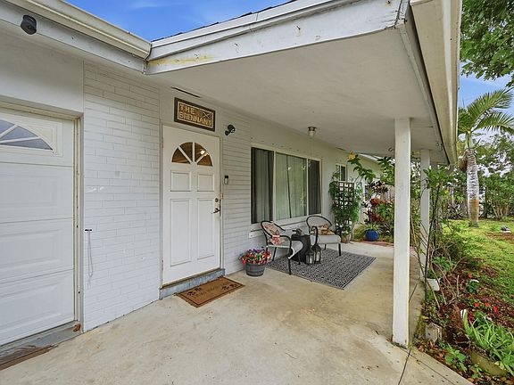 4th image of 2316 SE 1st Street