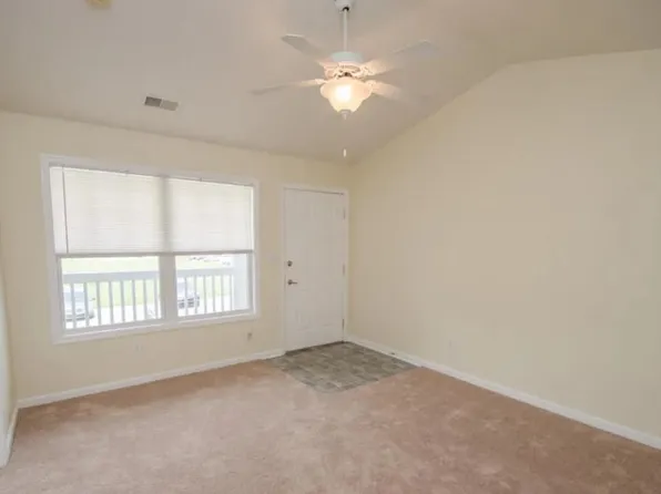 3802 Falcon Crest Dr Unit 232, Louisville, KY 40219