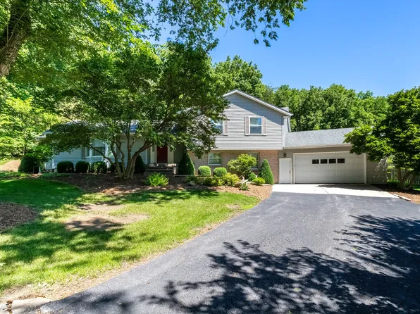 18055 243rd Ave, Pleasant Valley, IA 52767