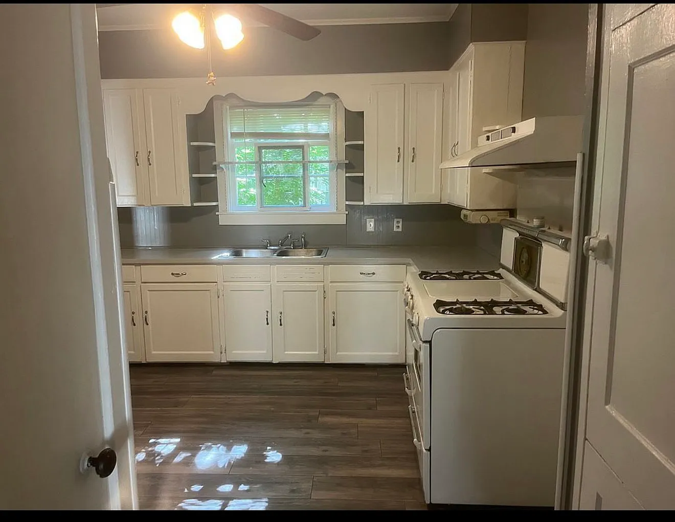 3 bed, 1221 sqft, $1,800 — Photo 2
