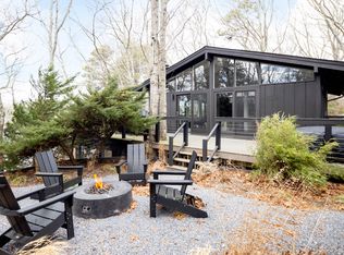 15 Lake View Ct, Southampton, NY 11968