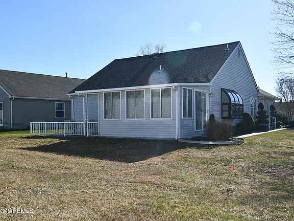 5th image of 90 Woodstock Drive