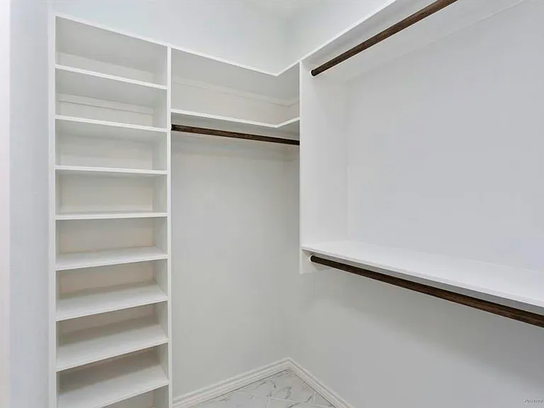 11623 Waldemar Dr — Photo 13