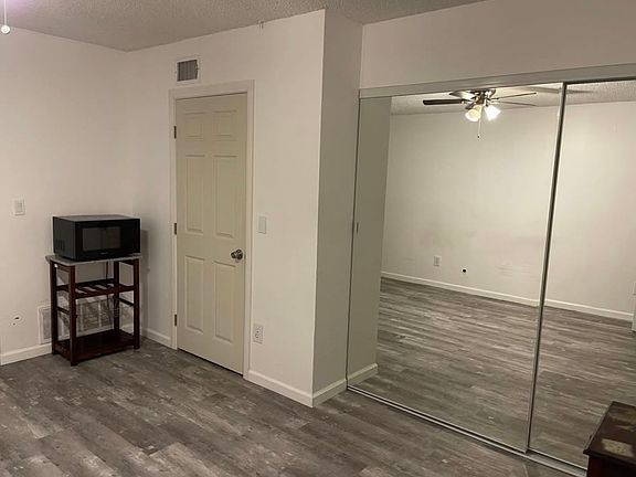 4th image of 9430 Glade Ave #3