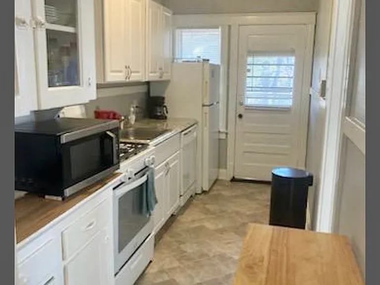 Valentine Place Apartments — Photo 81