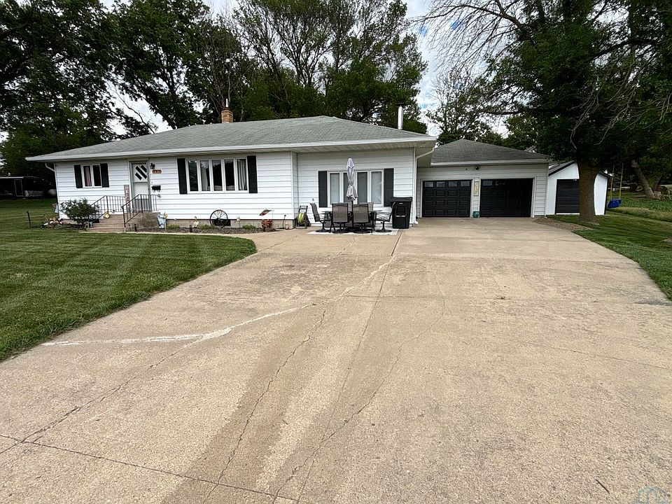 1st image of 405 Milne St