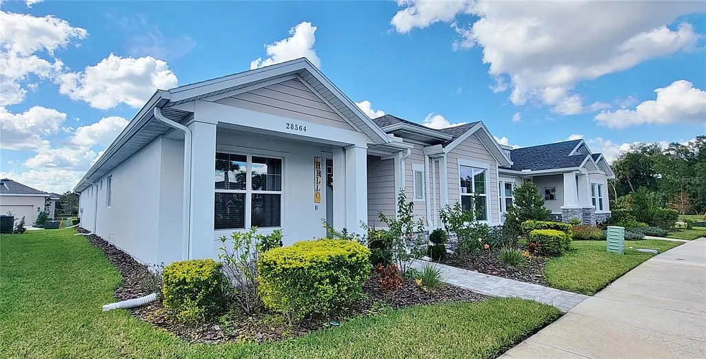 3 bed, 2.0 bath, 2018 sqft, $2,600 — Photo 3