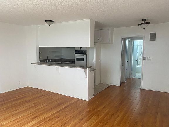 2nd image of 7155 Hawthorn Ave #8