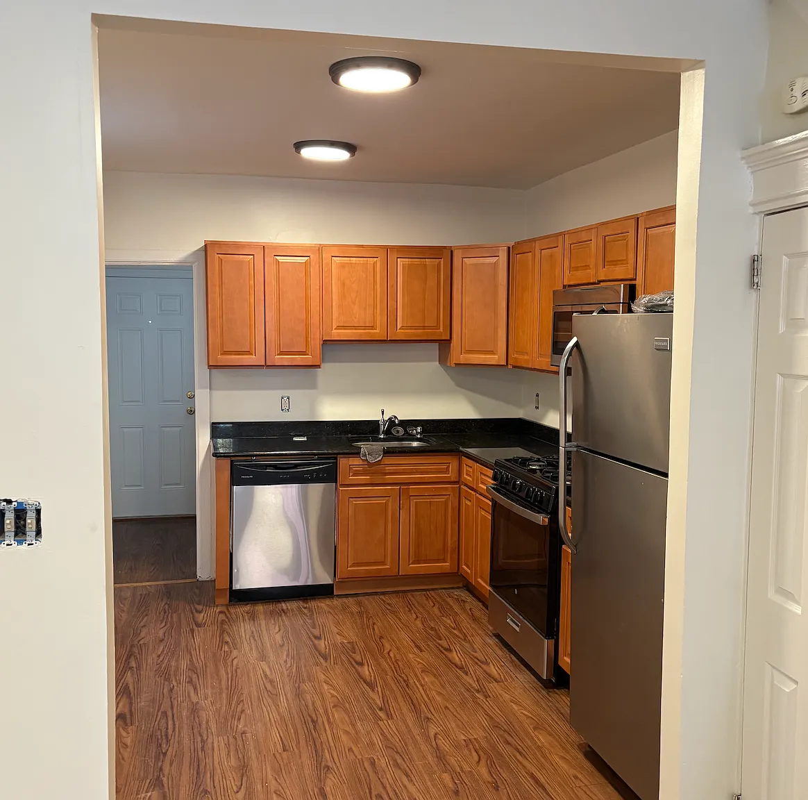 3 bed, 1.5 bath, 1120 sqft, $1,900 — Photo 3