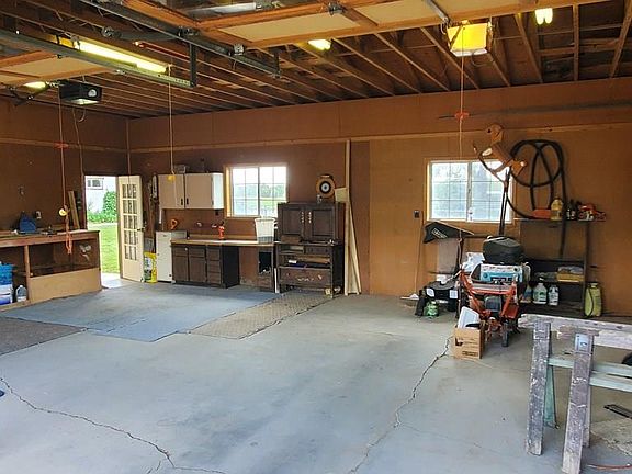 3rd image of 501 Plum Ave