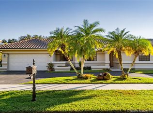 9070 S Southern Orchard Rd S, Davie, FL 33328