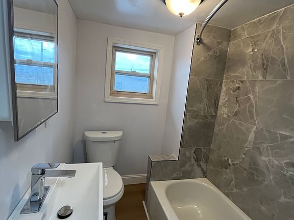 4th image of 135 N 28th St APT B