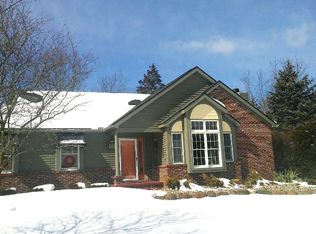 2873 Waling Woods Dr, Highland, MI 48356